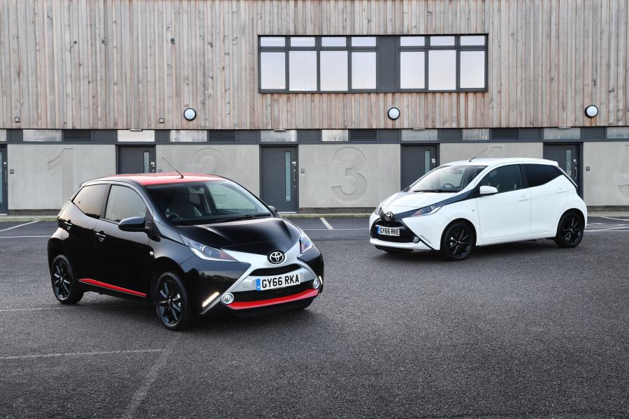  Toyota Aygo x-press 5-Door 2017 года  (UK) (фото 16 из 18)